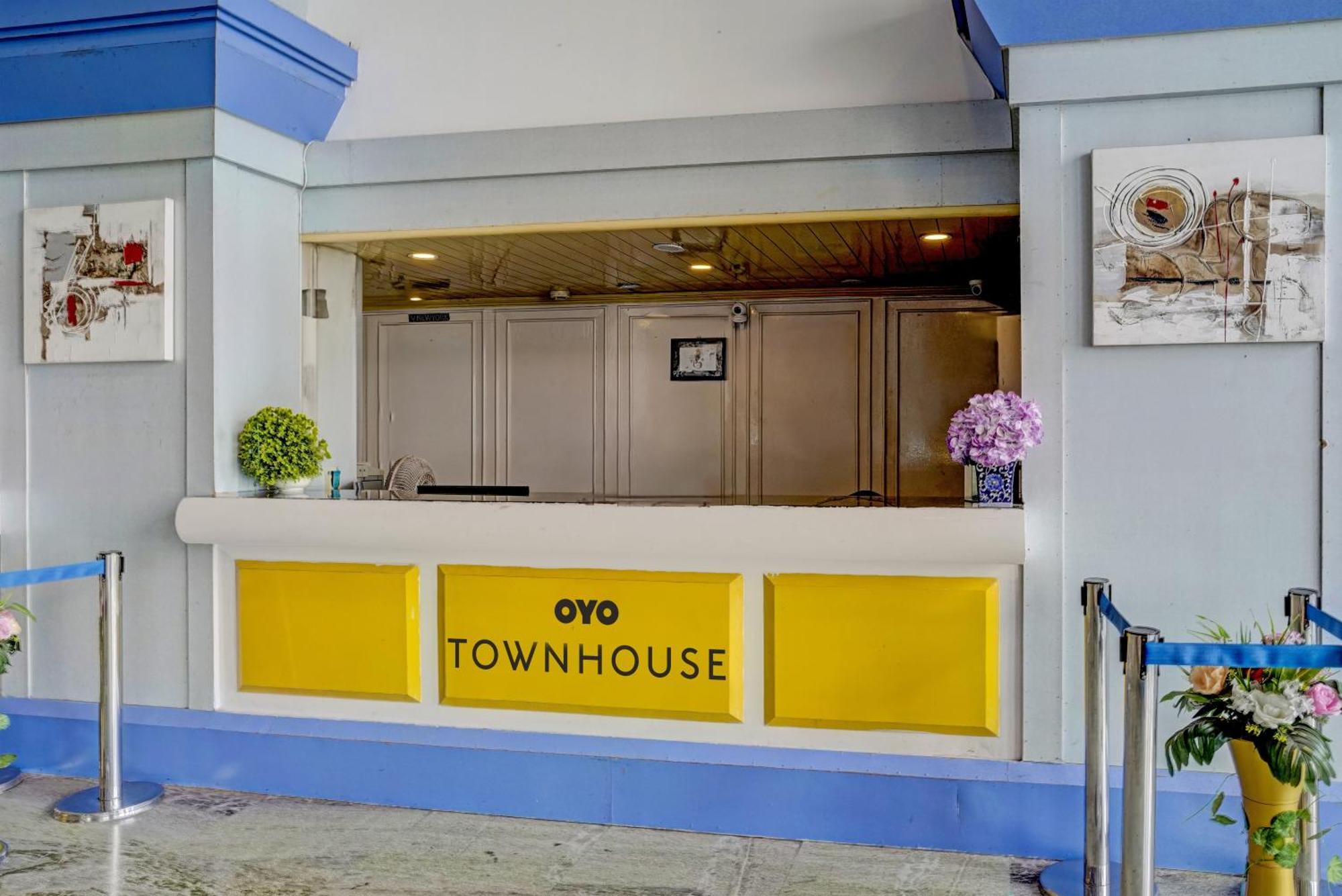 Townhouse Royal Palms - Lily 4* Bombaj